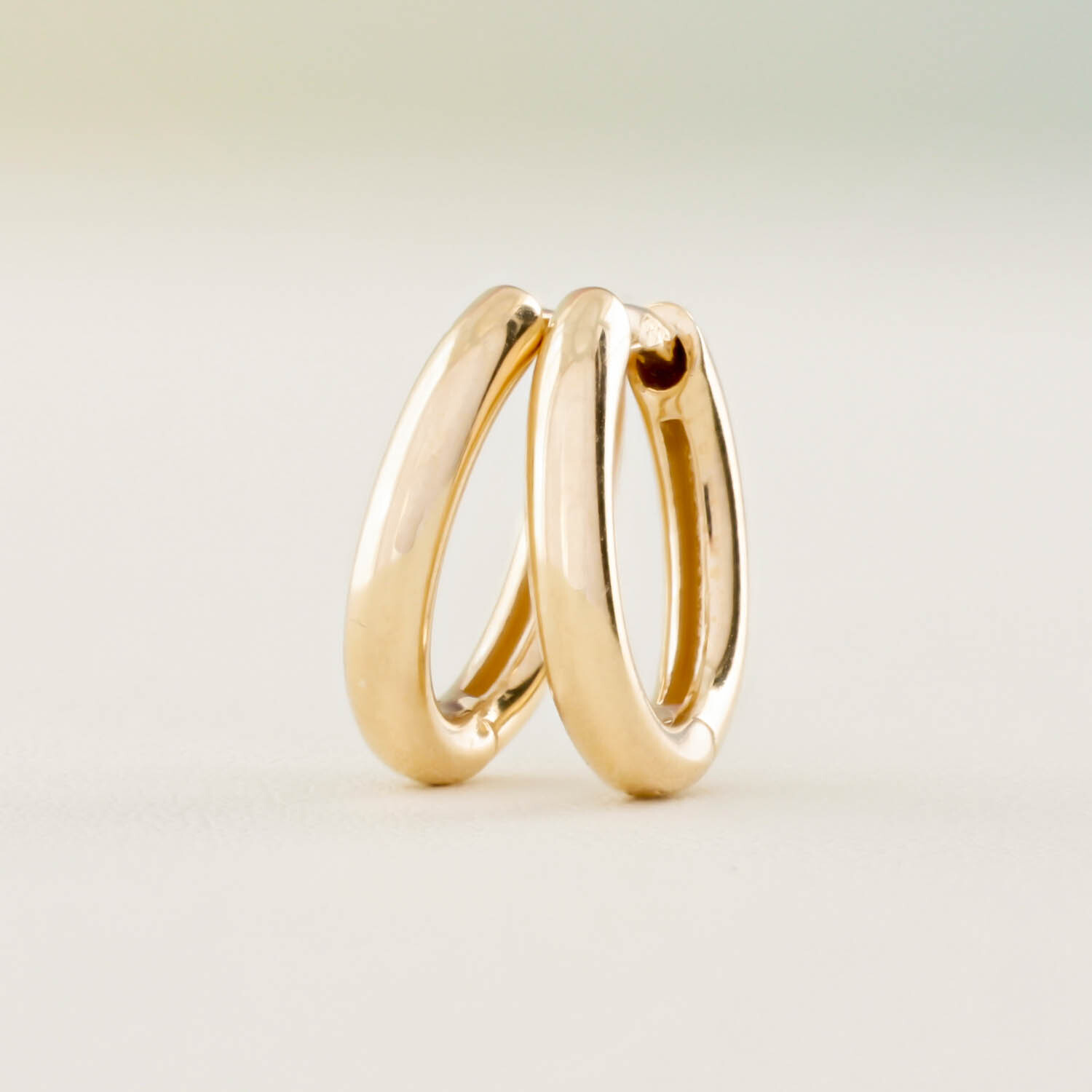 Creolen oorhangers, Olina geelgoud, peridot