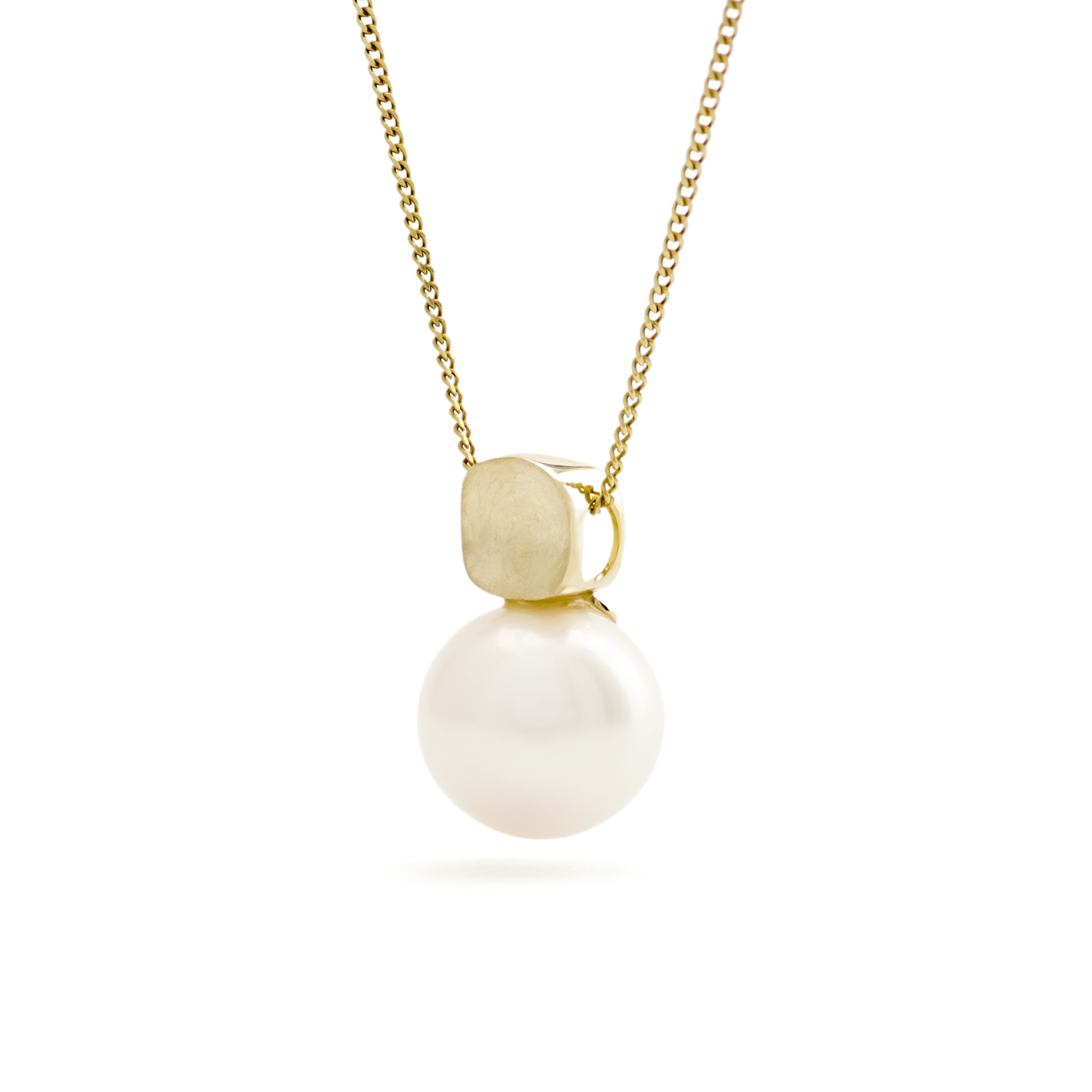 Salma hanger met ketting, geelgoud, zoetwaterparel