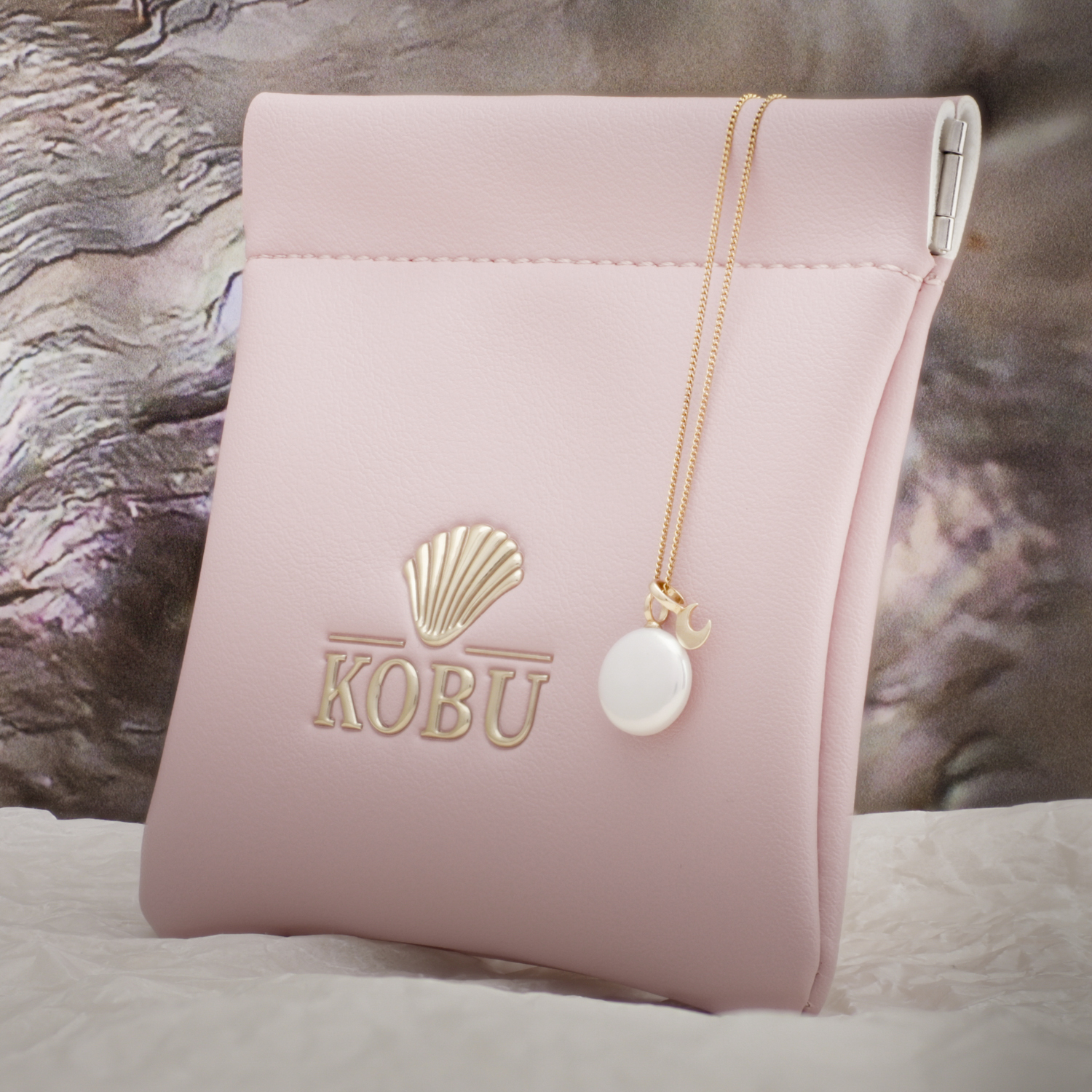 Sorella Maan parelhanger met ketting, geelgoud, zoetwaterparel
