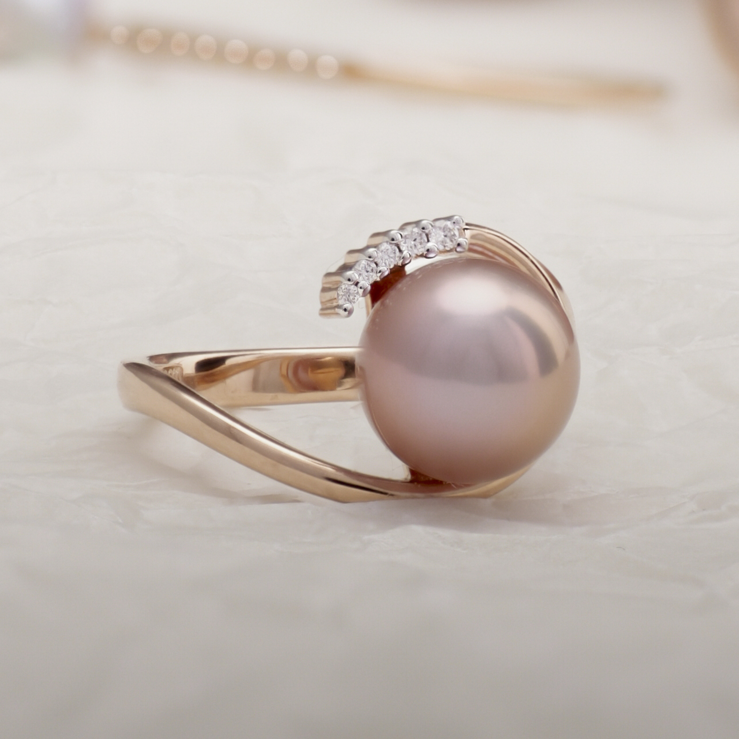 Parelring, roségoud, diamant, zoetwaterparel