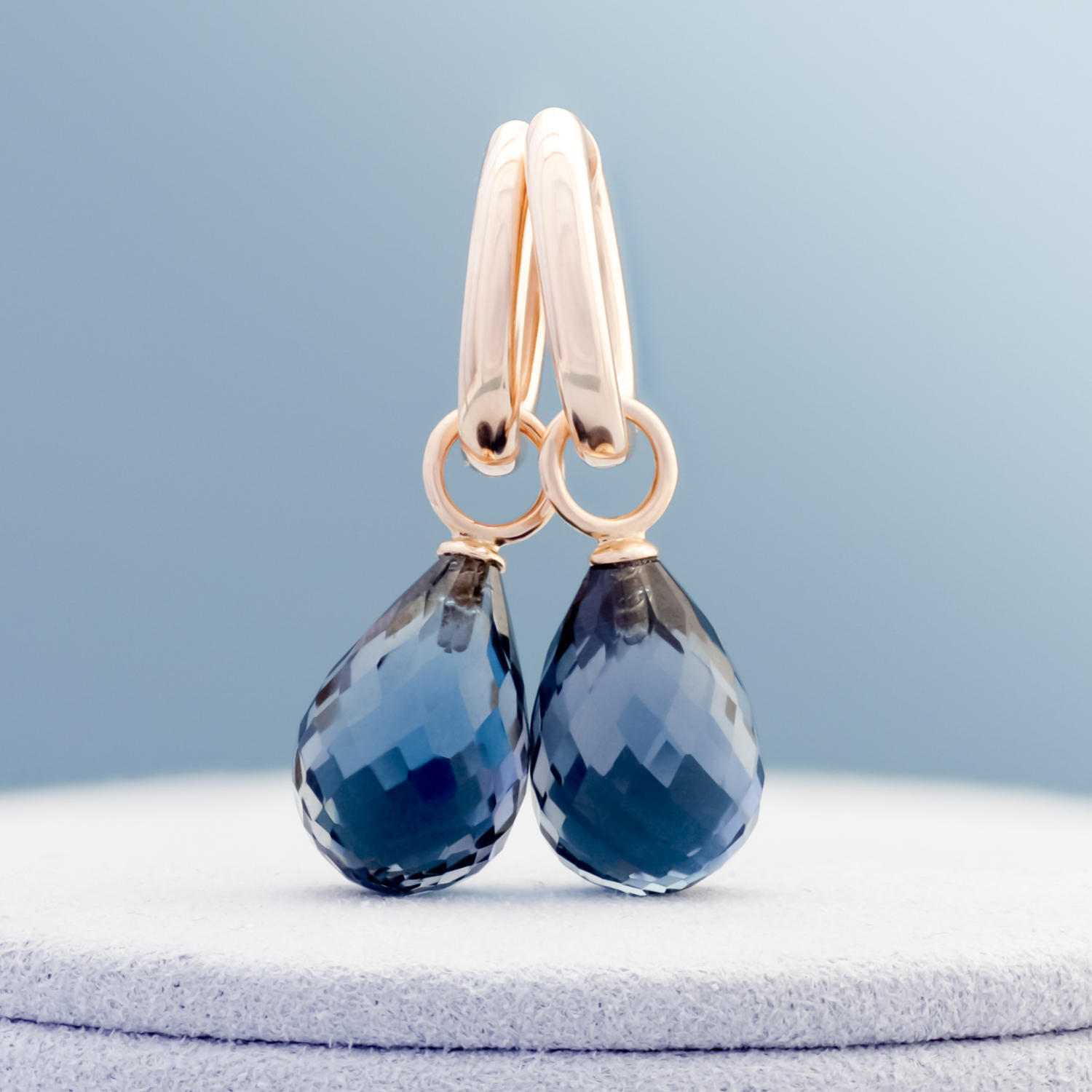 Creolen oorhangers, Olina roségoud, London Blue Topaas