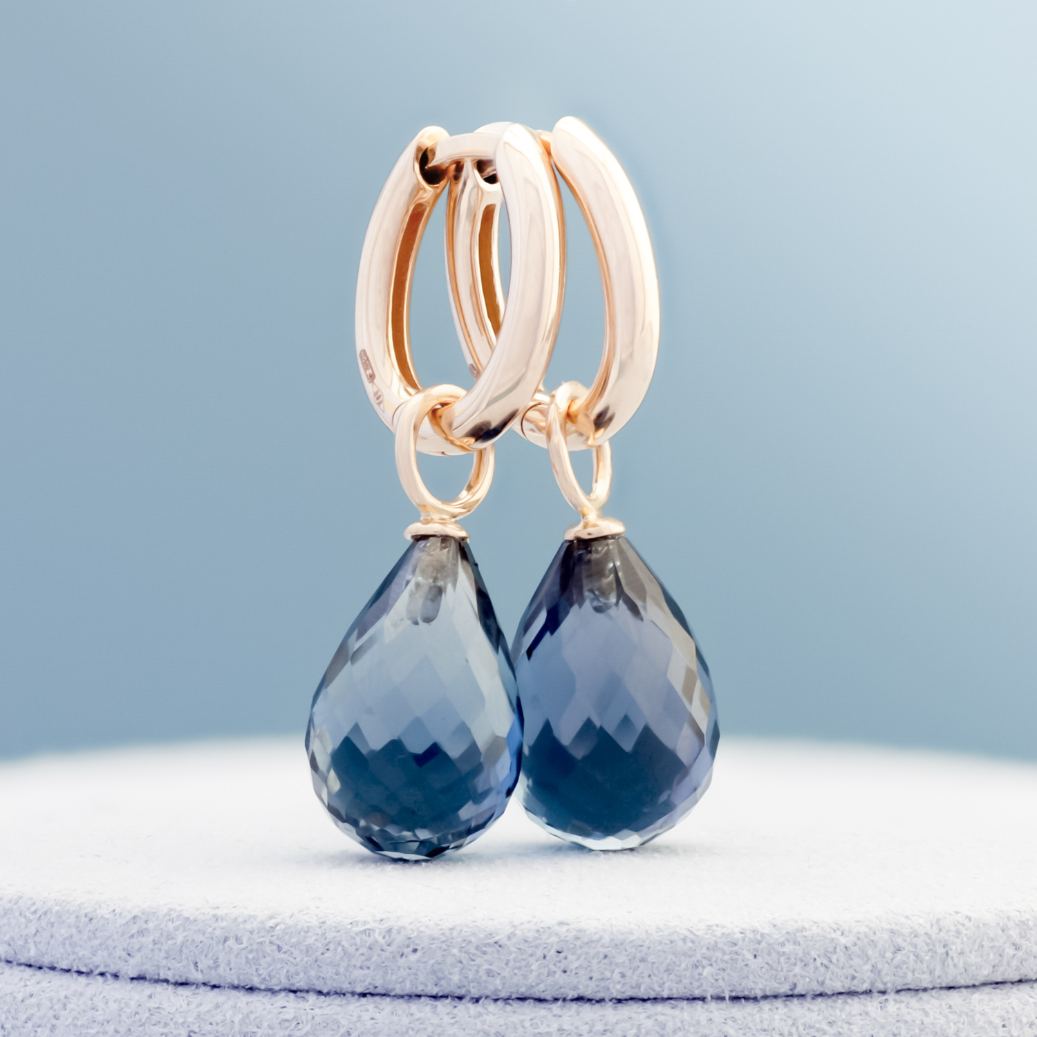 Creolen oorhangers, Olina roségoud, London Blue Topaas