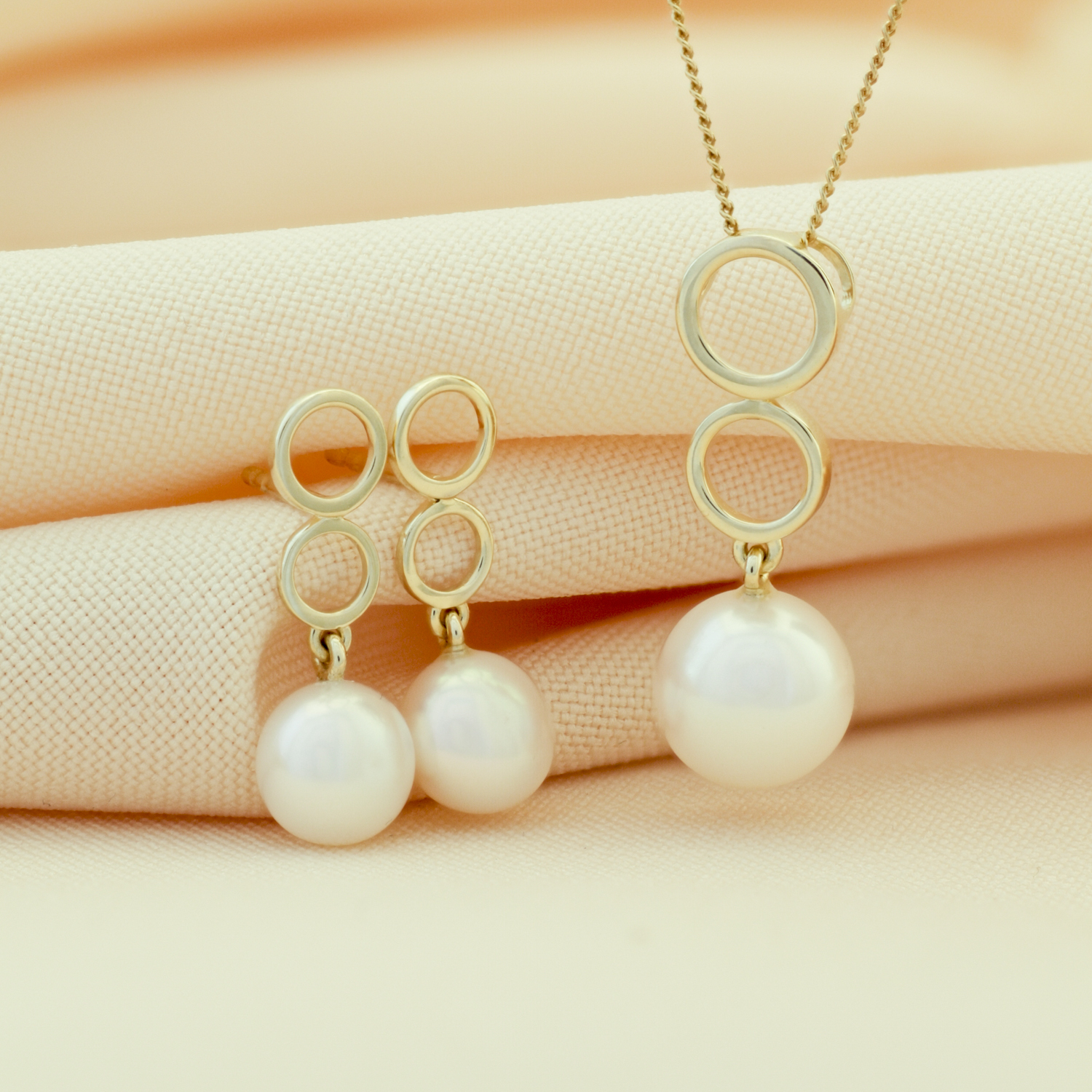 Sally parelhanger met ketting, geelgoud, zoetwaterparel
