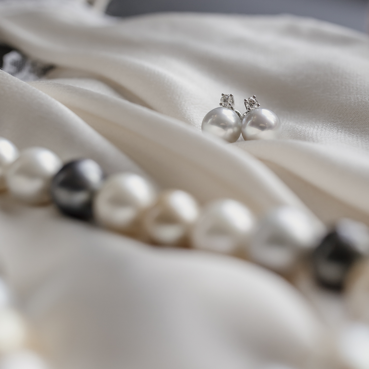 Pareloorknoppen, witgoud, diamant, Zuidzee parel
