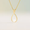 Sabrina parelhanger met ketting, geelgoud, zoetwaterparel