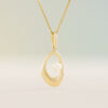 Simone parelhanger met ketting, geelgoud, zoetwaterparel