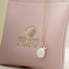 Sorella Maan parelhanger met ketting, geelgoud, zoetwaterparel