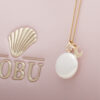 Sorella Maan parelhanger met ketting, geelgoud, zoetwaterparel