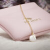 Sorella Maan parelhanger met ketting, geelgoud, zoetwaterparel