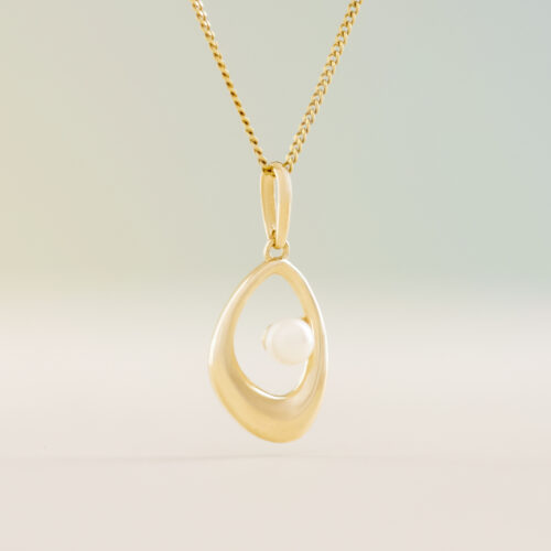 Simone parelhanger met ketting, geelgoud, zoetwaterparel